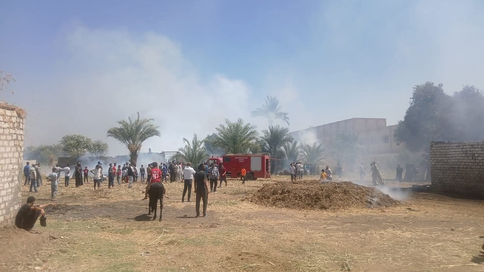 السيطرة على حريق نشبّ بحوش ماشية وامتد إلى قاعة أفراح في أبوتشت بقنا - الخليج الان