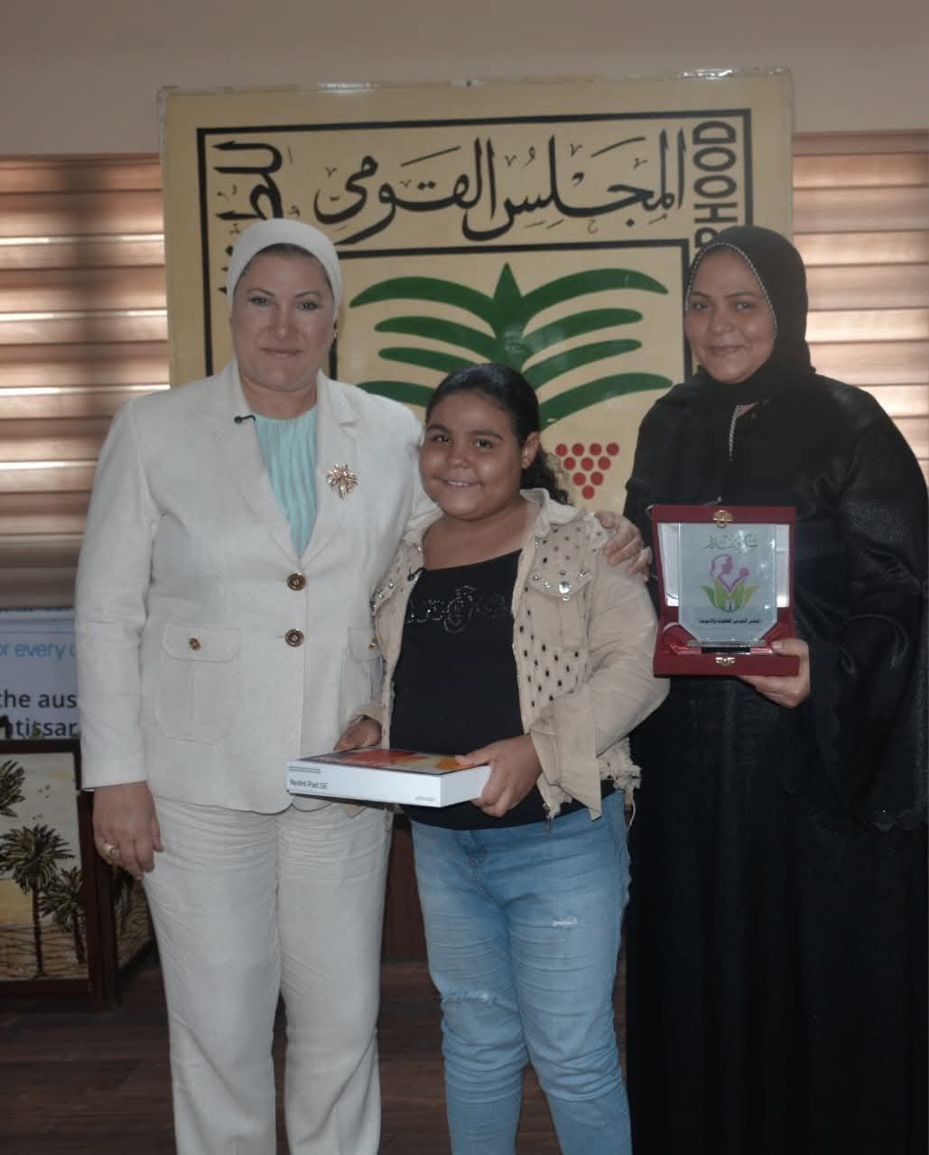 رئيسة القومي للطفولة والأمومة تكرم الطفلة «هايدي» وتنصبها سفيرة المجلس للرحمة تقديرًا لموقفها النبيل - الخليج الان