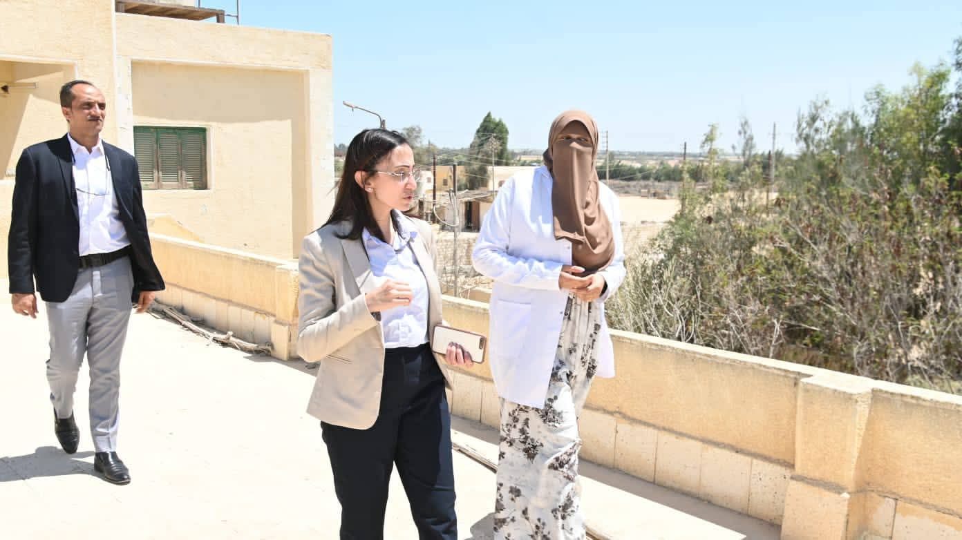 في جولة مفاجئة بقرى وادي النطرون.. محافظ البحيرة تتفقد الخدمات وتوجه برفع التراكمات وإزالة المخالفات - الخليج الان