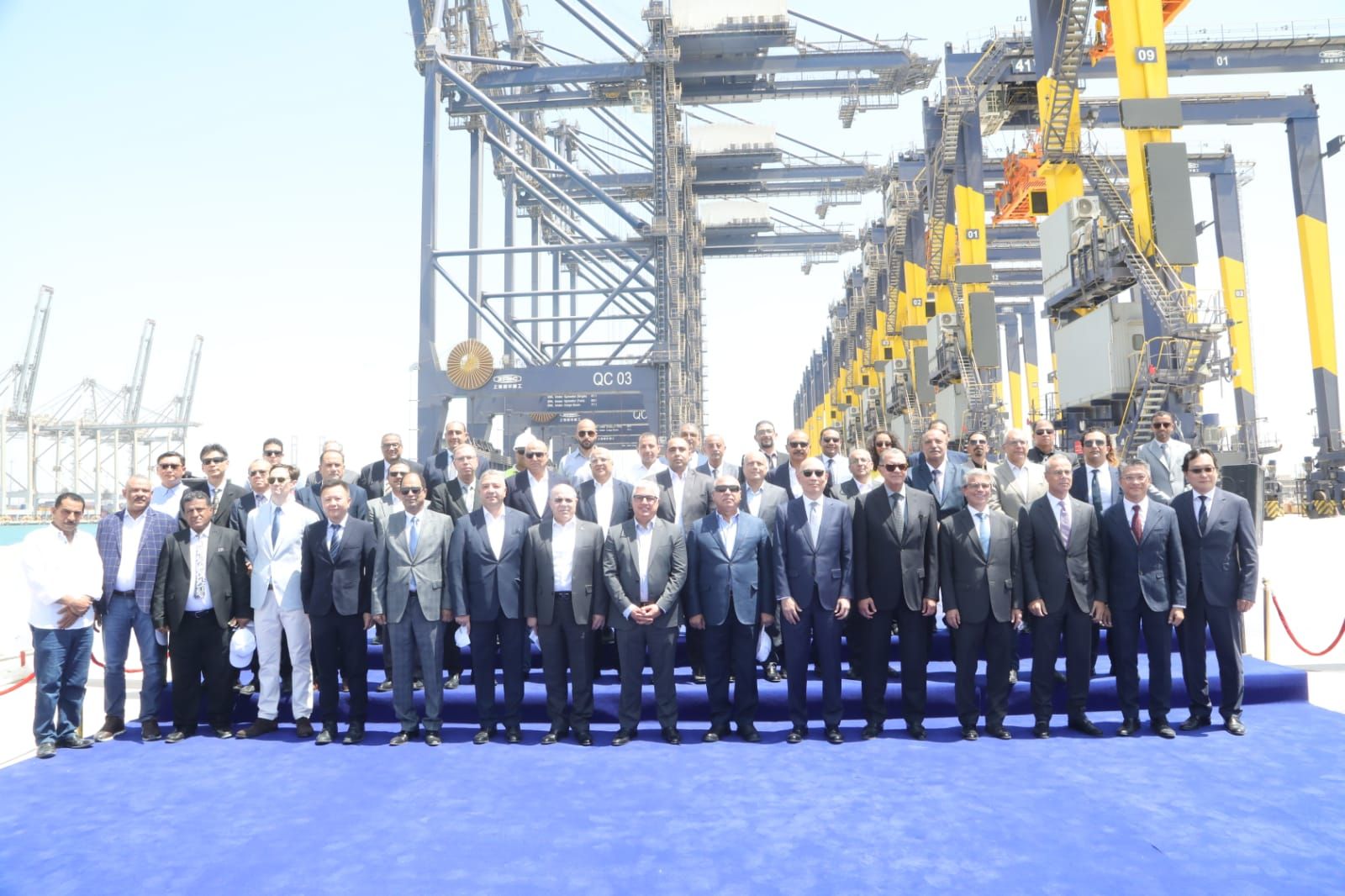 كامل الوزير يتابع تنفيذ مشروع تطوير ميناء السخنة ويشهد وصول أوناش عملاقة لمحطة هاتشيسون الآلية بالكامل - الخليج الان