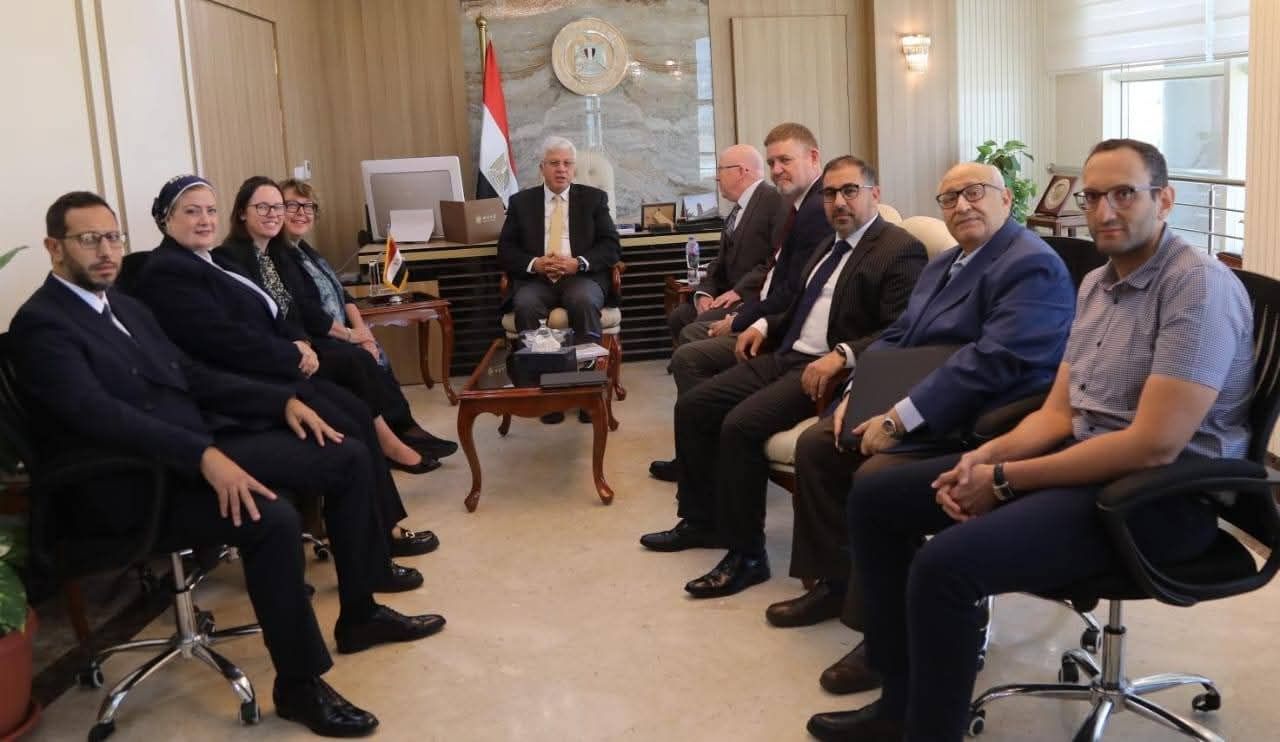 وزير التعليم العالي يبحث آليات تعزيز التعاون مع وفدي جامعة أدنبرة نابيير وجامعة كوين مارجريت - الخليج الان