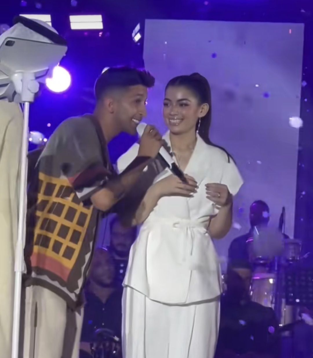 فخور بيكي يالولي.. هشام جمال يوجه رسالة دعم لزوجته ليلى أحمد زاهر - الخليج الان