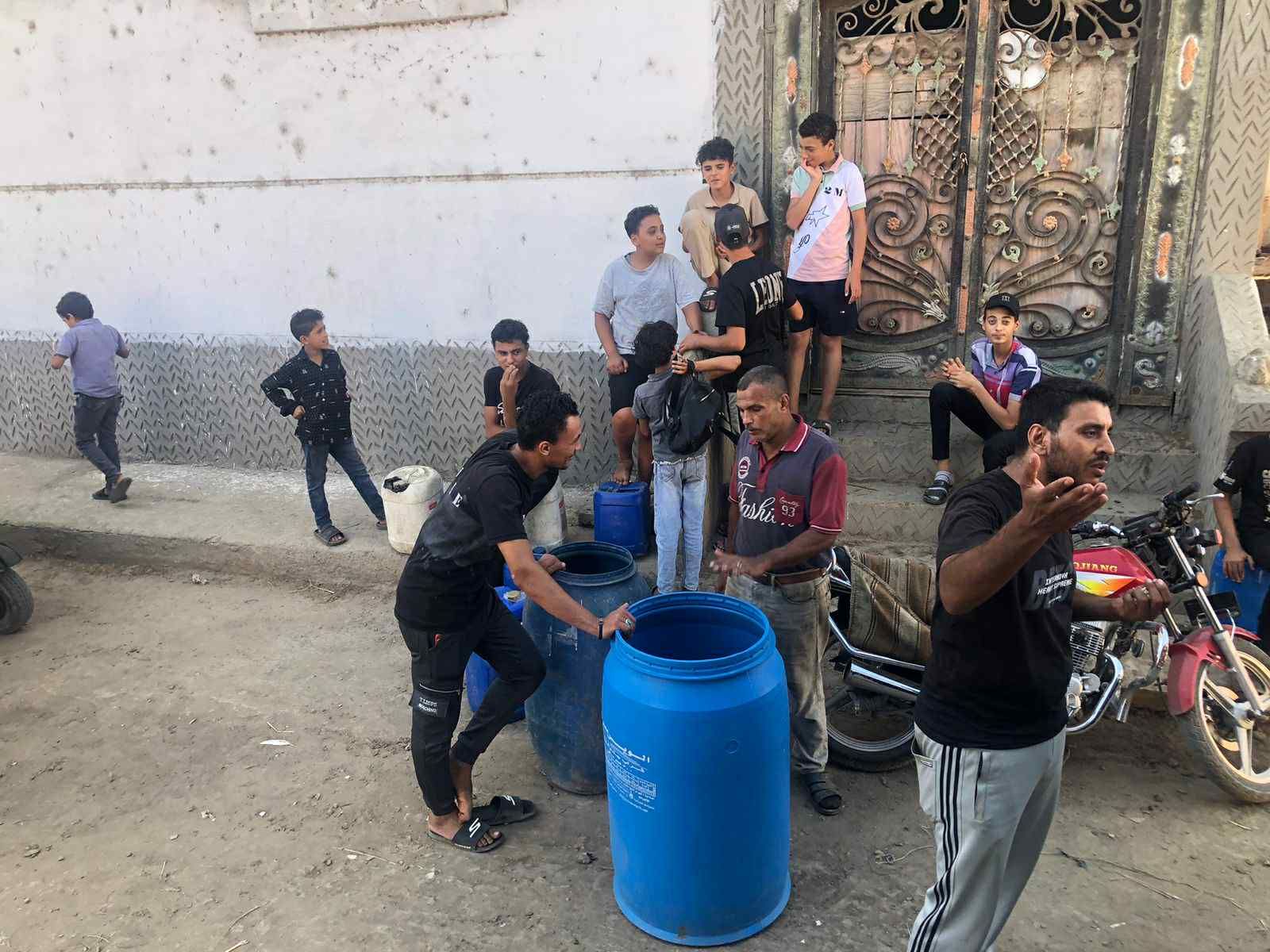 أهالي المطرية يستغيثون من انقطاع مياه الشرب لعدة أشهر : واثقين في الحل مع المحافظ - الخليج الان