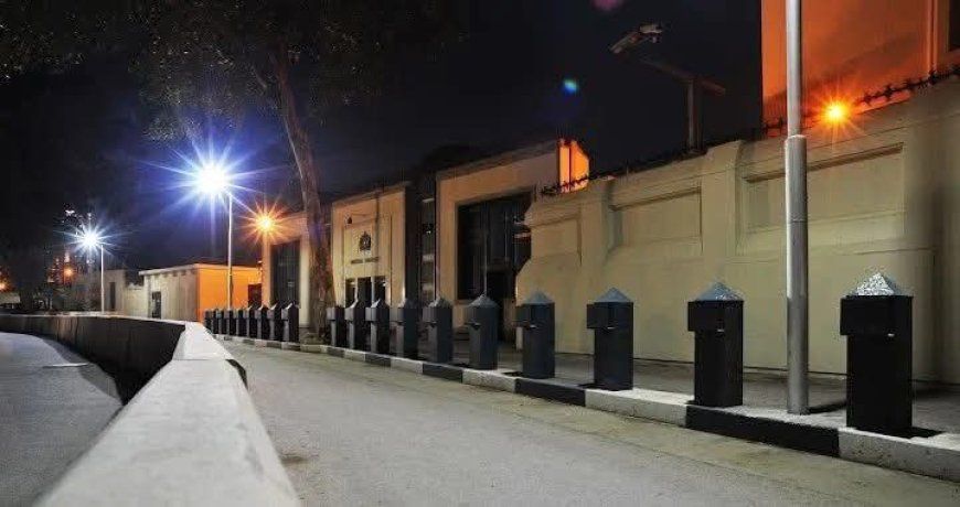 مصر تزيل الحواجز الخرسانية من أمام سفارة بريطانيا بالقاهرة رداً على واقعة لندن - الخليج الان