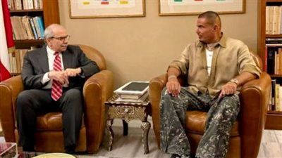 رئيس الوزراء اللبناني يستقبل عمرو دياب ويشيد بشعبيته: بيروت بتحبك يا عمرو وتفرح بقدومك - الخليج الان