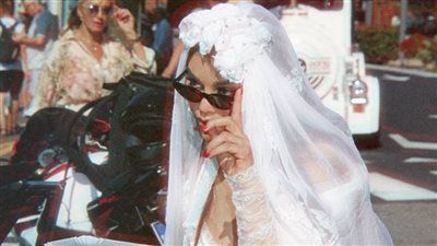 هيفاء وهبي تخطف الأنظار بإطلالة عروس من كواليس كليب توأم حياتي.. صور - الخليج الان