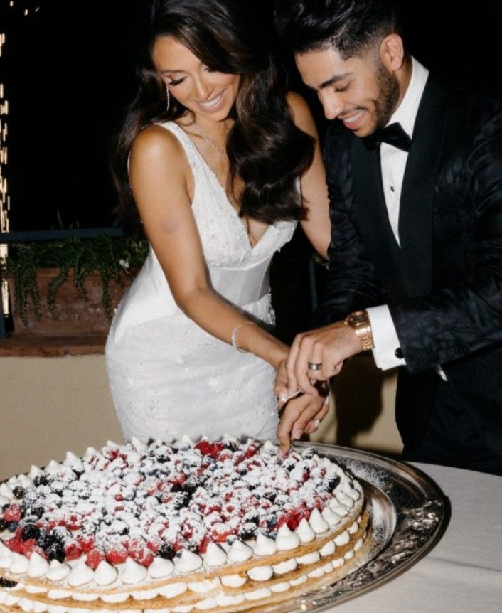 على الطريقة الهندية وبالورود.. الصور الأولى من زفاف الفنان المصري العالمي مينا مسعود - الخليج الان