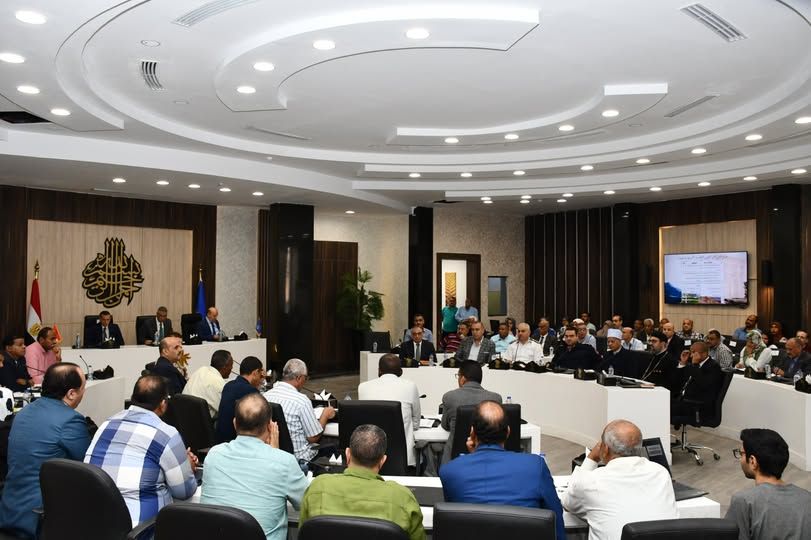 محافظ أسوان: التصالح في مخالفات البناء أولوية لتحقيق الإستقرار المجتمعي - الخليج الان