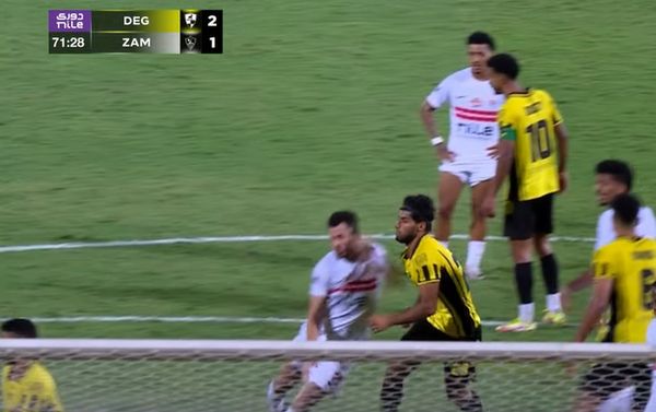الدوري المصري الممتاز: طرد محمود حمدي الونش مدافع الزمالك بعد تدخل بدون كرة على مدافع وادي دجلة في الدقيقة 72 - الخليج الان