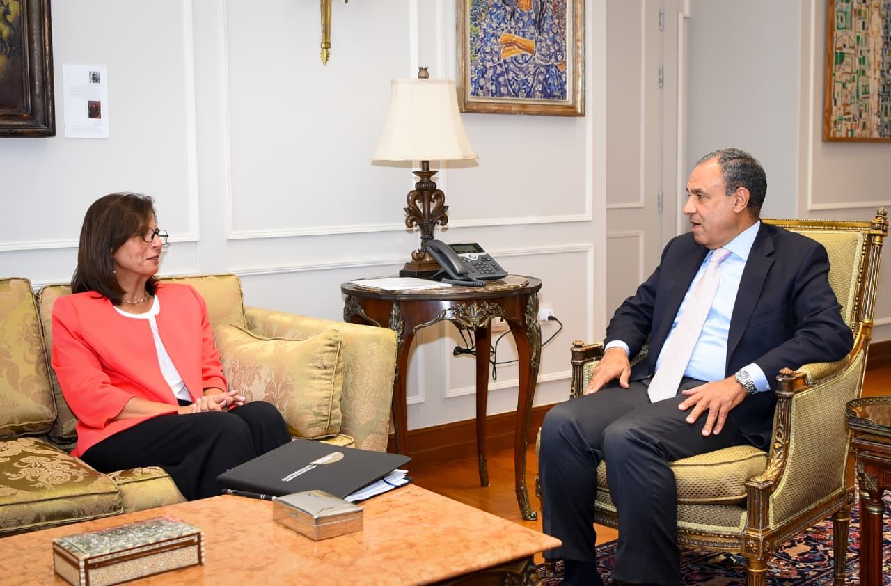 وزير الخارجية يلتقي رئيسة الأكاديمية الوطنية للتدريب|صور - الخليج الان