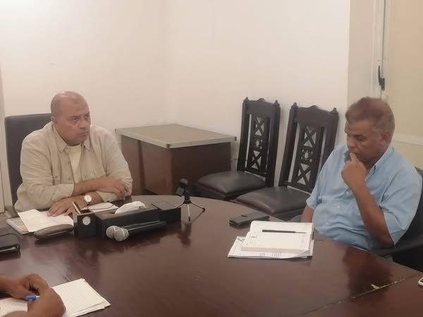 لتحسين منظومة النقل الداخلي بمرسى علم.. رئيس المدينة يلتقي سائقي السرفيس والتاكسي - الخليج الان