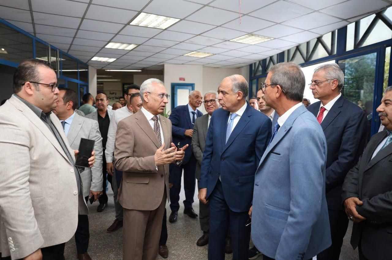 محافظ المنيا ورئيس الجامعة يفتتحان 65 وحدة جديدة بمستشفى طب الأسنان لدعم العملية التعليمية - الخليج الان