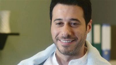 أحمد السعدني: روحت لدكتور نفسي وانا عندي 16 سنة وكنت متضايق من شهر والدي - الخليج الان