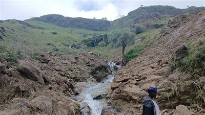 ناجي وحيد من كارثة «ترسين» .. انزلاق أرضي يدفن قرية سودانية بأكملها - الخليج الان