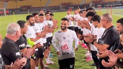 ممر شرفي من منتخب مصر لمحمد صلاح بعد حصوله على جائزة أفضل لاعب في إنجلترا - الخليج الان