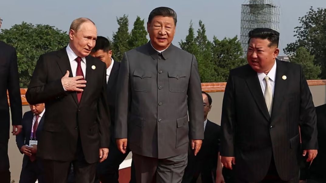 «رسائل من خصوم أمريكا».. بوتين وشي وكيم يجتمعون في الصين وترامب يتهم الزعماء بالتآمر - الخليج الان