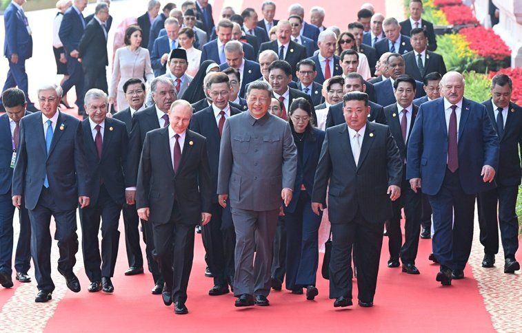 من قلب بكين تليجراف الخليج تكشف.. هل يفتح التحالف الثلاثي الباب لنهاية الهيمنة الأمريكية ويرسم مشهد جديد يعيد رسم الخريطة الدولية؟ - الخليج الان