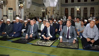 احتفال ديني مهيب بالمولد النبوي الشريف في مسجد أبو بكر الصديق بحضور محافظ الإسماعيلية - الخليج الان