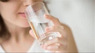 دراسة تكشف دور شرب الماء في خفض التوتر وحماية الجسم من أمراض خطيرة - الخليج الان