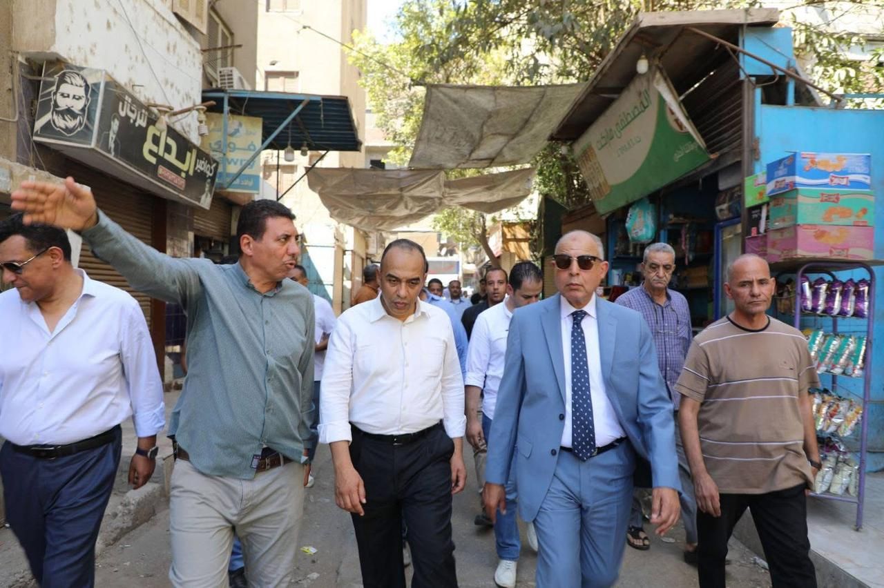 محافظ المنيا يستمع للشكاوى ويوجه بحصر المساحات الخالية - الخليج الان