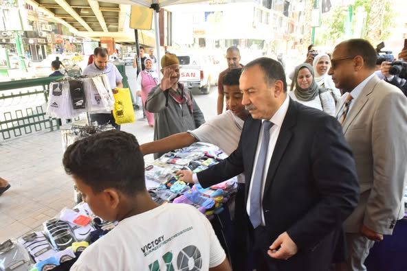 محافظ أسيوط يفتتح معرض أهلاً مدارس بتخفيضات تصل إلى 40 % - الخليج الان