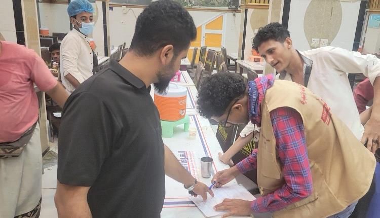 عدن.. ضبط مطعم سياحي كبير مخالف بالمنصورة بعد حملات تفتيشية صارمة