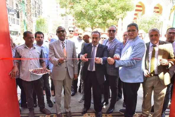 محافظ أسيوط يفتتح معرض أهلاً مدارس بتخفيضات تصل إلى 40 % - الخليج الان