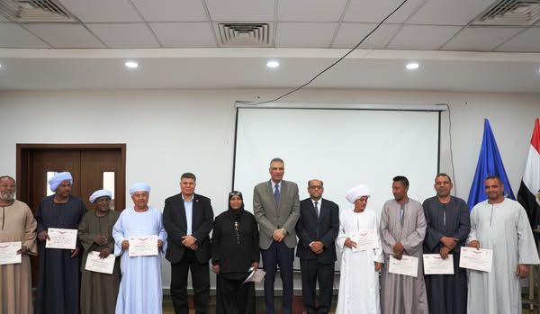 بمناسبة الإحتفال بعيد الفلاح الـ 73 .. محافظ أسوان يكرم المزارعين المتميزين بتحقيق أعلى إنتاجية من المحاصيل الزراعية الرئيسية - الخليج الان