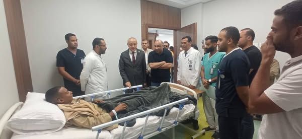 مصرع وإصابة 17.. محافظ الأقصر يزور ضحايا حادث انقـ ـلاب أتوبيس بمجمع الأقصر الطبي - الخليج الان