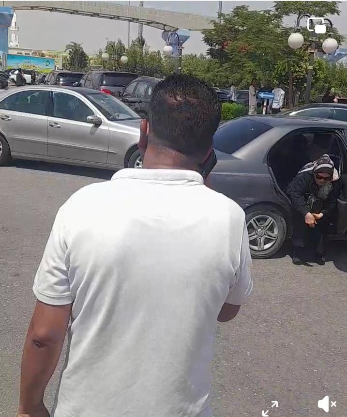 وصول جثمان عمرو ستين إلى مسجد الشرطة.. وحسن أبو الروس أول الحاضرين - الخليج الان