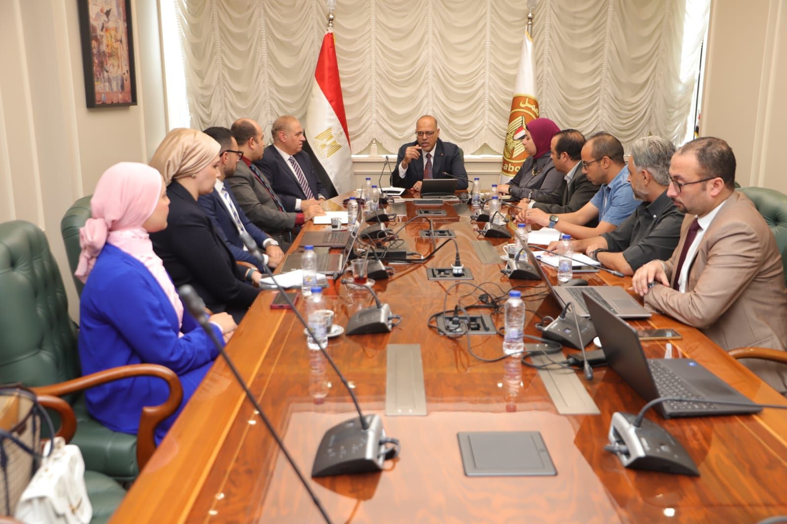 وزير العمل يلتقي وفدًا من شركة " ابدأ إديو " لتأهيل الشباب على احتياجات سوق العمل - الخليج الان