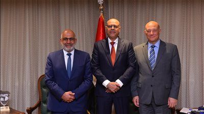 وزير العمل يستقبل وفدًا من مجموعة البنك الدولي لبحث تفعيل التعاون في المجالات المشتركة - الخليج الان