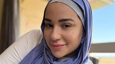 اسما شريف منير تشارك صورتها بالحجاب: بدون ميكب أو استايل جذاب بس احساس مريح جدا - الخليج الان