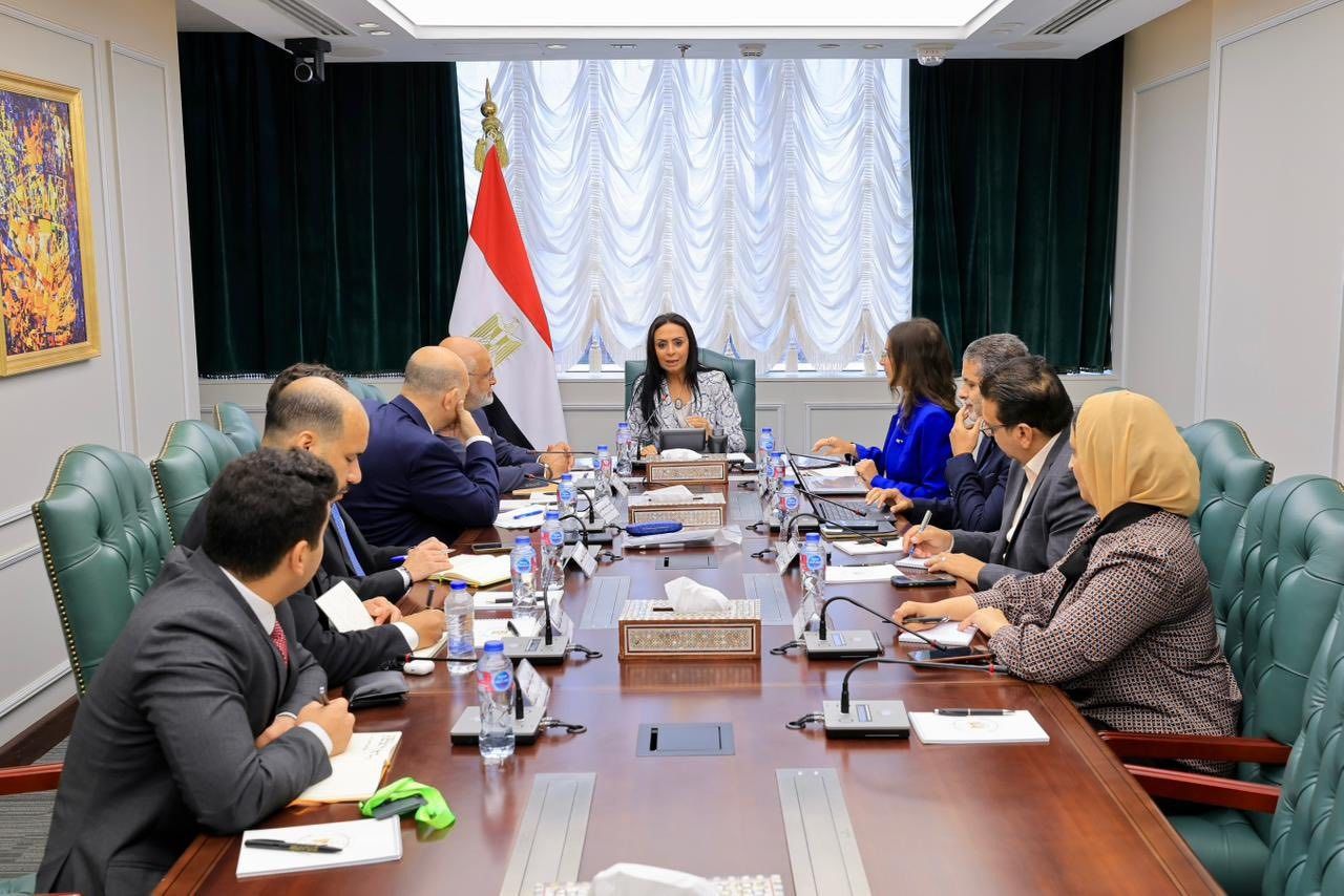 وزيرة التضامن تلتقي ممثل البنك الدولي لبحث تطوير دعم «تكافل وكرامة» - الخليج الان