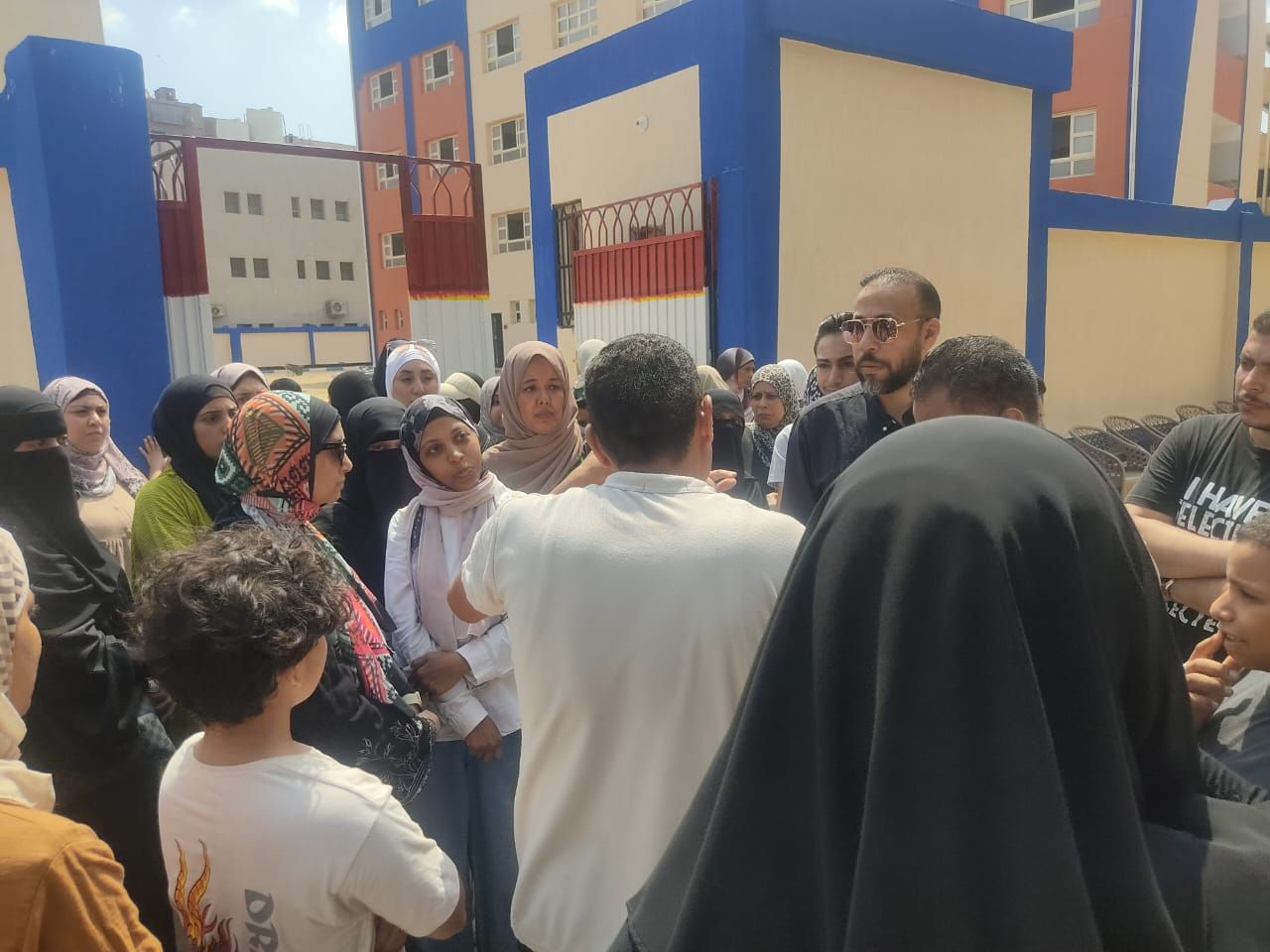 مدرسة الأندلس بالمرج.. من حلم لتخفيف الكثافات إلى أزمة تهدد أولياء الأمور - الخليج الان