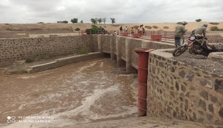 ري 2200 فدان بمياه السيول خلال تدفقها بدلتا تبن