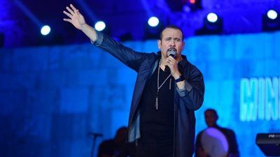 في عيد ميلاده.. كواليس أشهر أغنيات هشام عباس: أنا أقول نغا نغا يا قلبوظة ؟! - الخليج الان