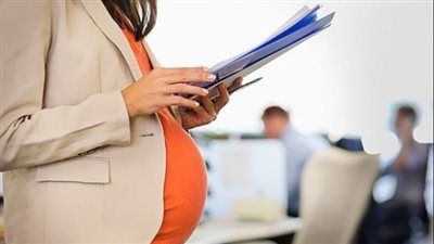 قانون العمل الجديد 2025 يرسخ الاستقرار الوظيفي ويحمي حقوق المرأة - الخليج الان