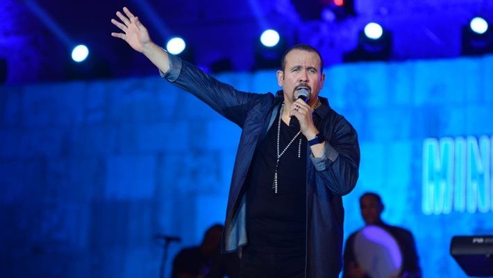 في عيد ميلاده.. كواليس أشهر أغنيات هشام عباس: أنا أقول نغا نغا يا قلبوظة ؟! - الخليج الان