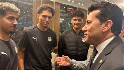 وزير الرياضة يحفز لاعبي منتخب الشباب قبل مغادرتهم للمشاركة فى المونديال - الخليج الان