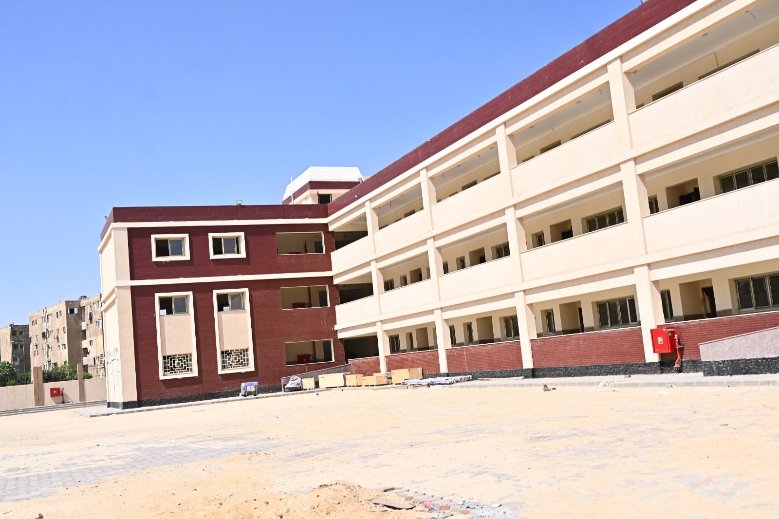 رئيس جهاز العاشر من رمضان: انجزنا ٩٢٪ من مدرسة النيل الدولية - الخليج الان