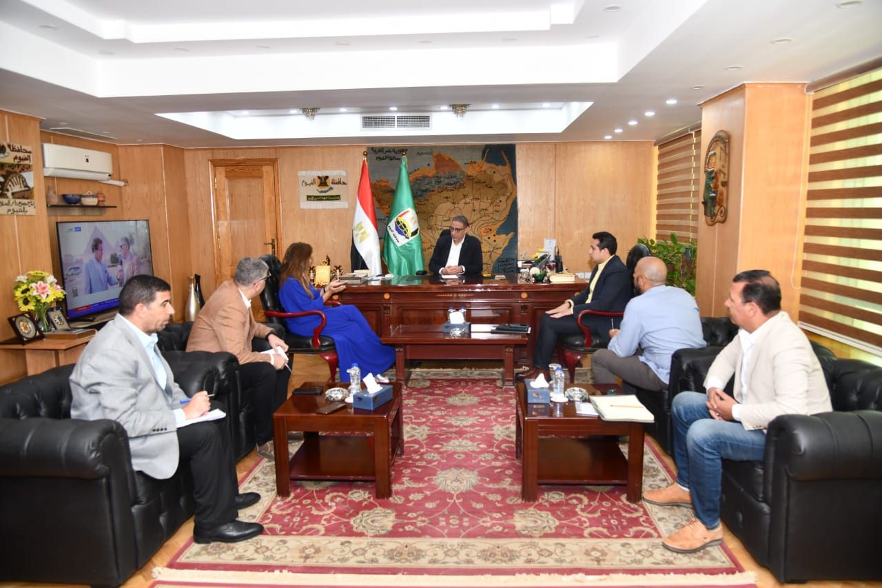 محافظ الفيوم يناقش استعدادات تنظيم المهرجان الدولي لأفلام البيئة والفنون المعاصرة - الخليج الان