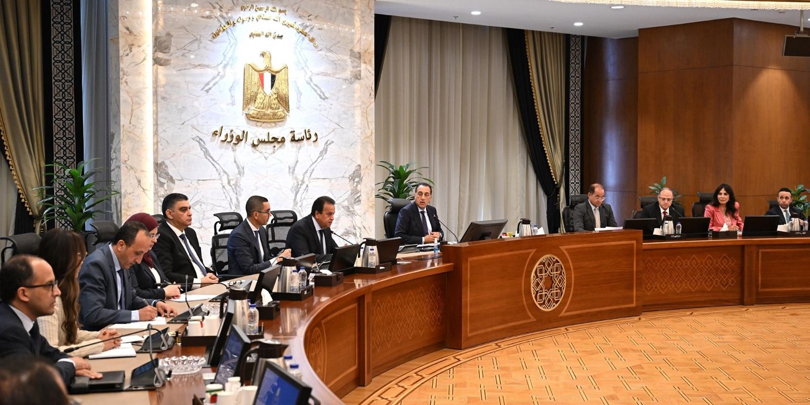 رئيس الوزراء يتابع جهود توفير الأدوية والمستلزمات الطبية وإجراءات توطين صناعة الدواء في مصر - الخليج الان