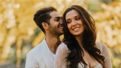 بعد أيام من زفافهما.. ظهور زوجة مينا مسعود على كرسي متحرك |صور - الخليج الان