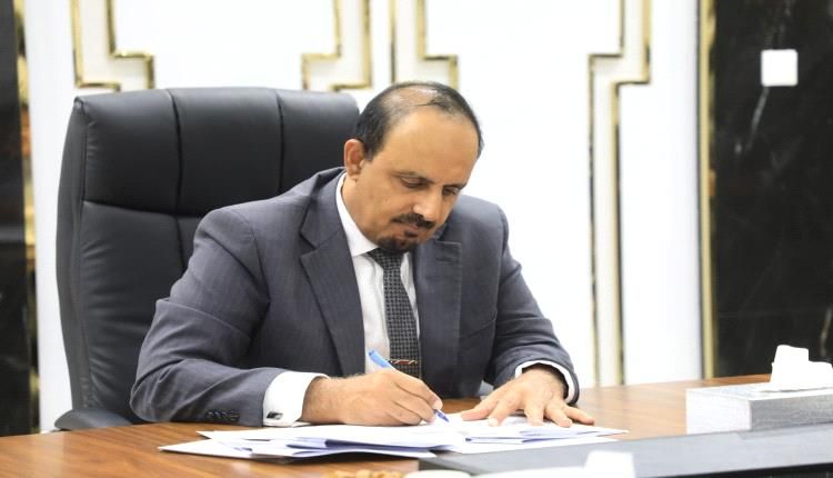 بن ماضي يرعى توقيع أربعة عقود حيوية لتحسين الشوارع العامة والمظهر الجمالي للمكلا