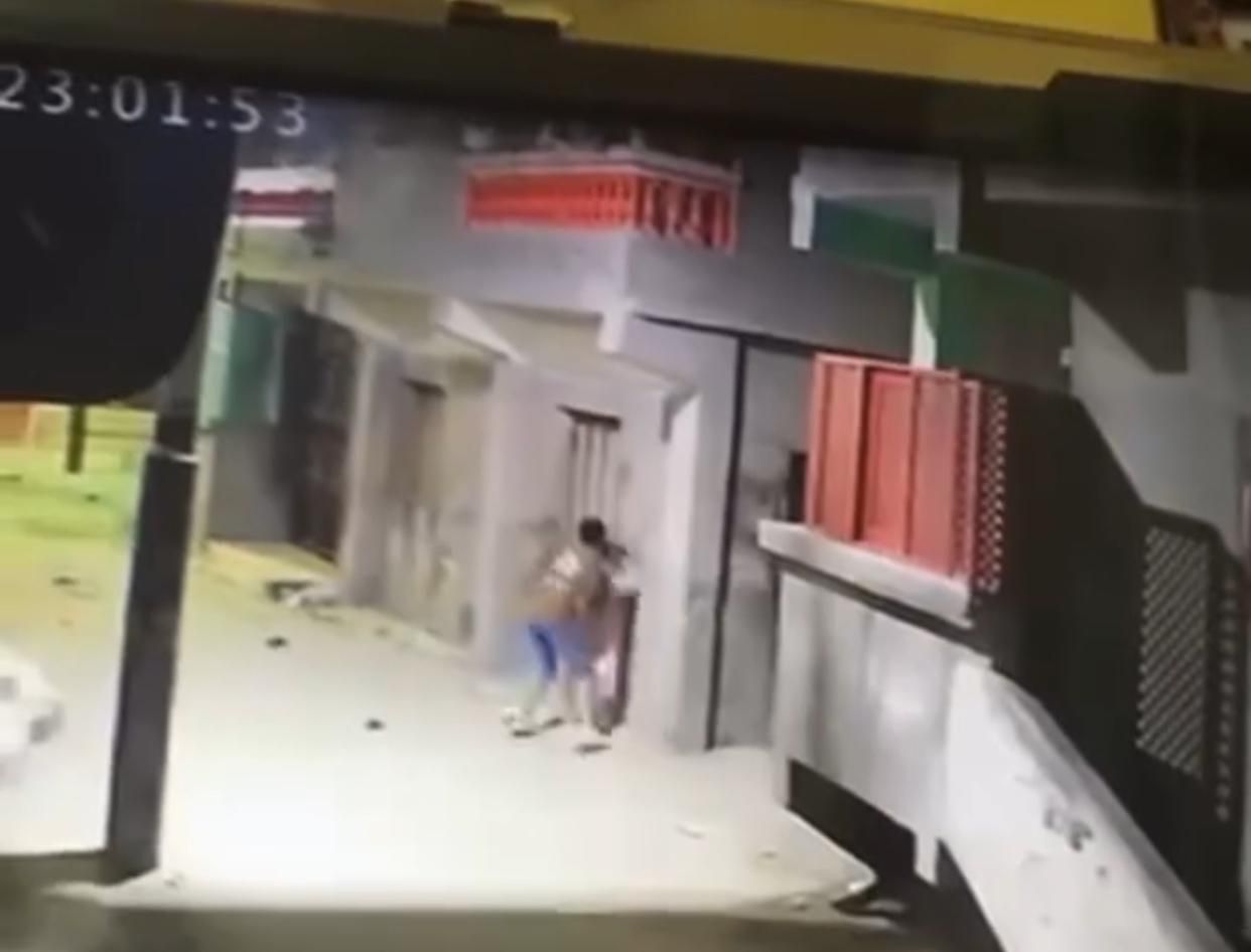 طالبة تمريض بالدقهلية تتعرض لاعتداء أمام منزلها.. وغضب واسع بعد تداول فيديو الواقعة - الخليج الان