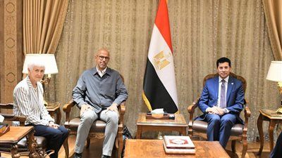 بالصور.. أشرف صبحي وزير الرياضة يلتقي رئيس الاتحاد الدولي للاسكواش - الخليج الان