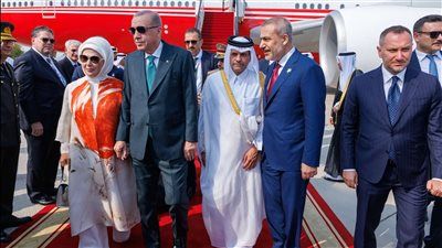 رئيس تركيا يصل أرض الدوحة للمشاركة في القمة العربية الإسلامية الطارئة - الخليج الان