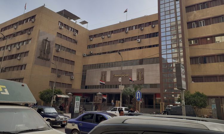 المؤبد لشخصين سرقا أحد الأشخاص بالإكراه في سوهاج