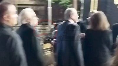 لميس الحديدي ومي فاروق وزوجها.. حضور كبير من نجوم الفن والاعلام في عزاء أرملة سيد مكاوي - الخليج الان